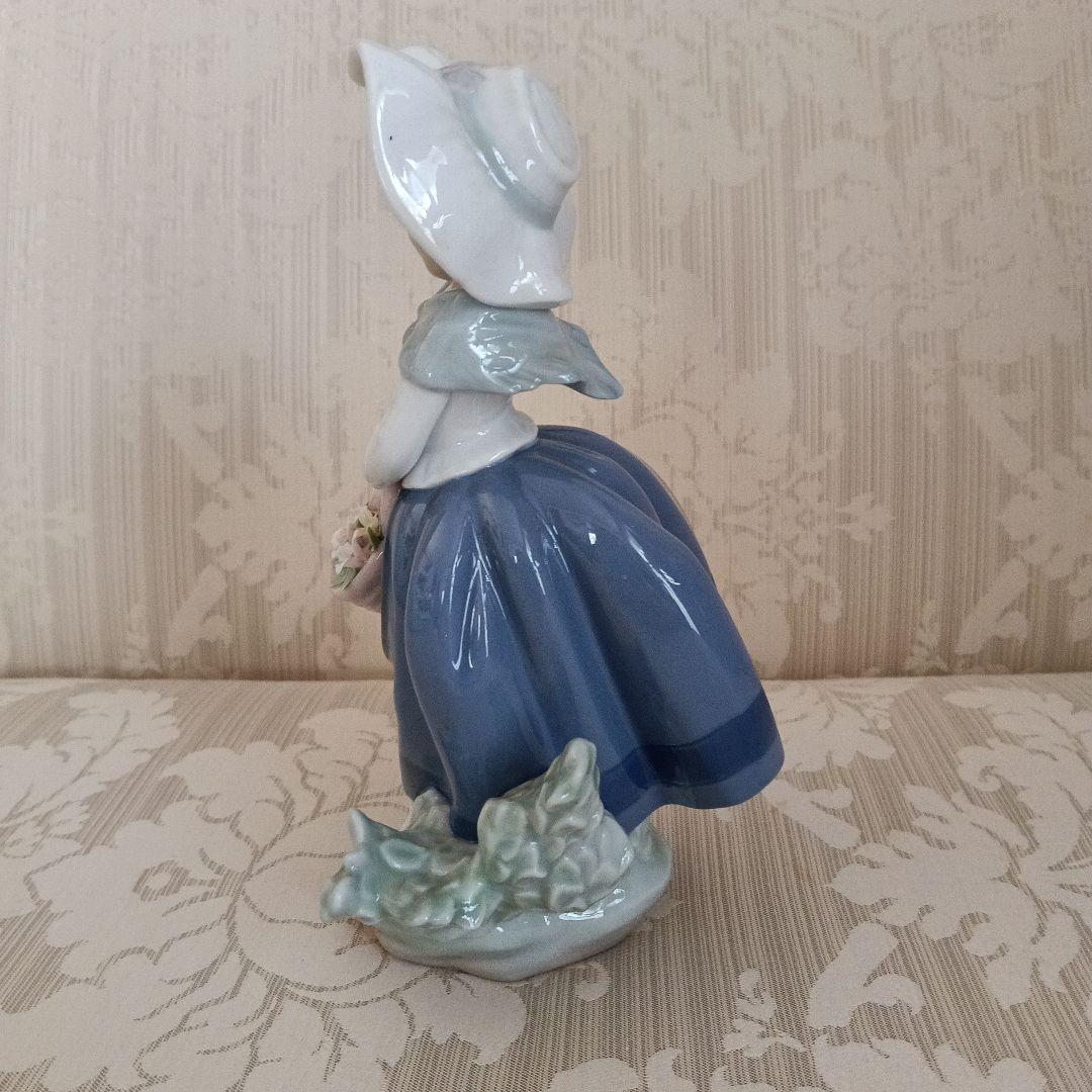 LLADRO(リヤドロ)陶器人形 「きれいな花ばかり」