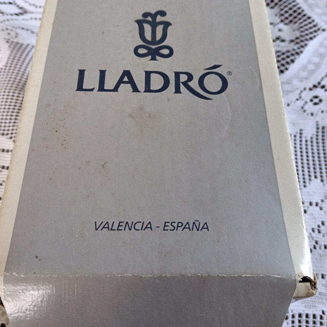 LLADRO(リヤドロ)陶器人形 「きれいな花ばかり」