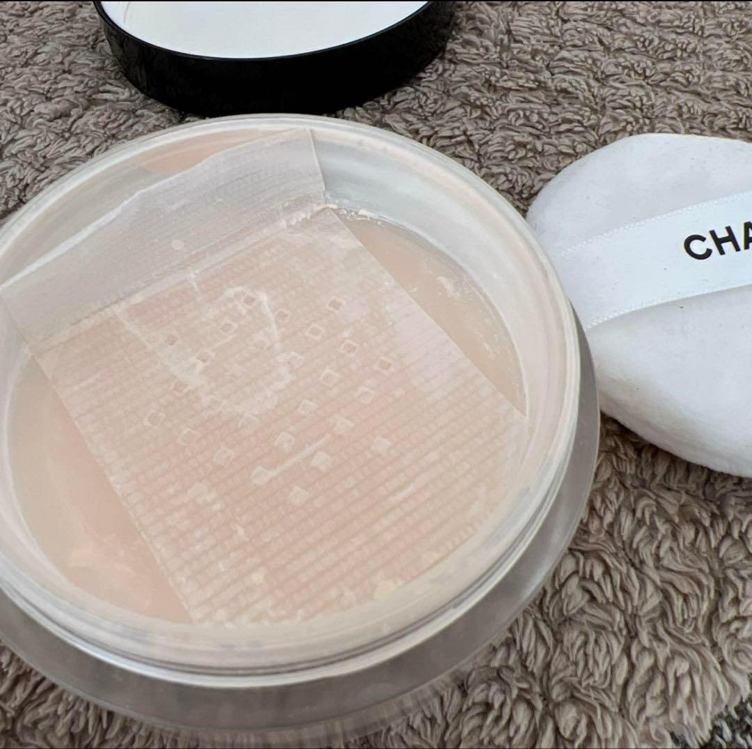 残量多！CHANELシャネル プードゥル ユニヴェルセル リーブル N 20