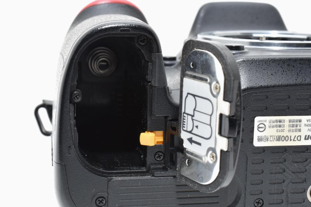 ショット数 8，594枚 ★ Nikon ニコン D7100 ボディ