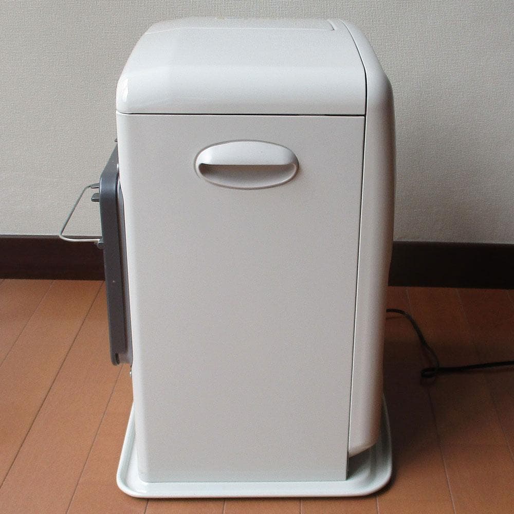 【使用少】単身ワンルームに　コンパクトなダイニチ石油ファンヒーター　9～12畳