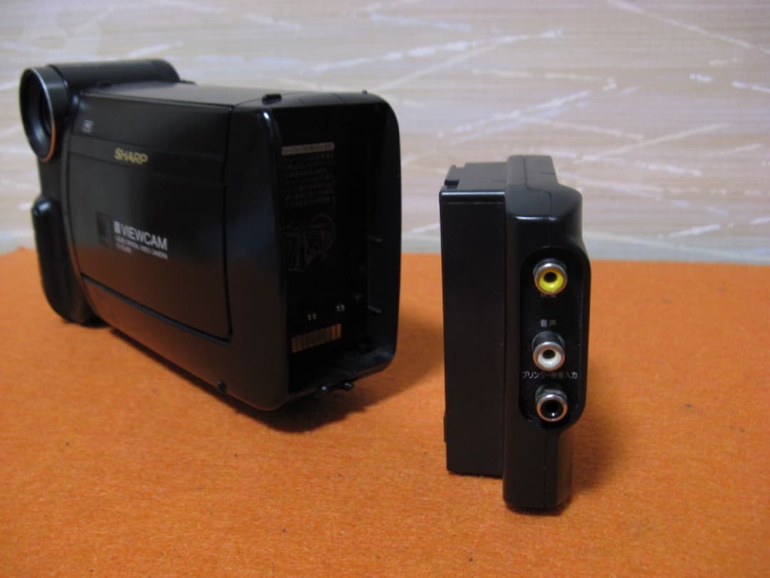 動作OK❗️☆のシャープの液晶8ミリビデオカメラ・VL-EL300