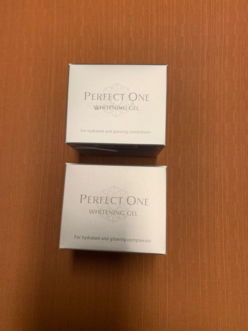 は*な様 Perfect One 美白ジェル 2個セット + セラム