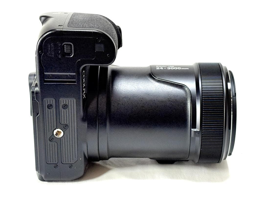 【ほぼ新品】Nikon COOLPIX P1000 超望遠 月/野鳥撮影OK