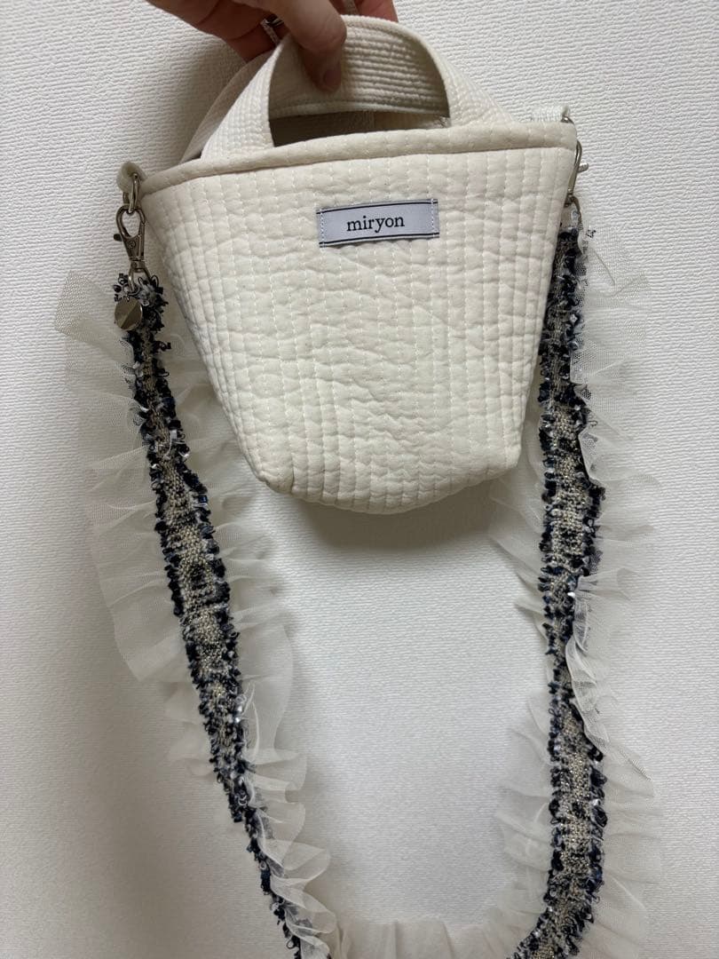 お値下げ致しました！miryon ホワイト ショルダーバッグ