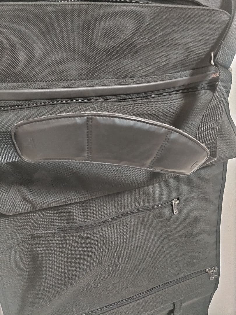 TUMI ブラック ガーメントバッグ22133D4