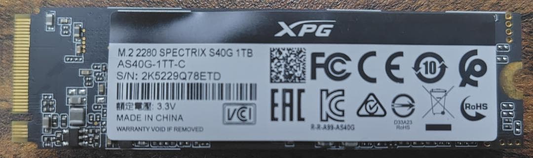 XPG SPECTRIX S40G 1TB SSD（本体とネジ×2）
