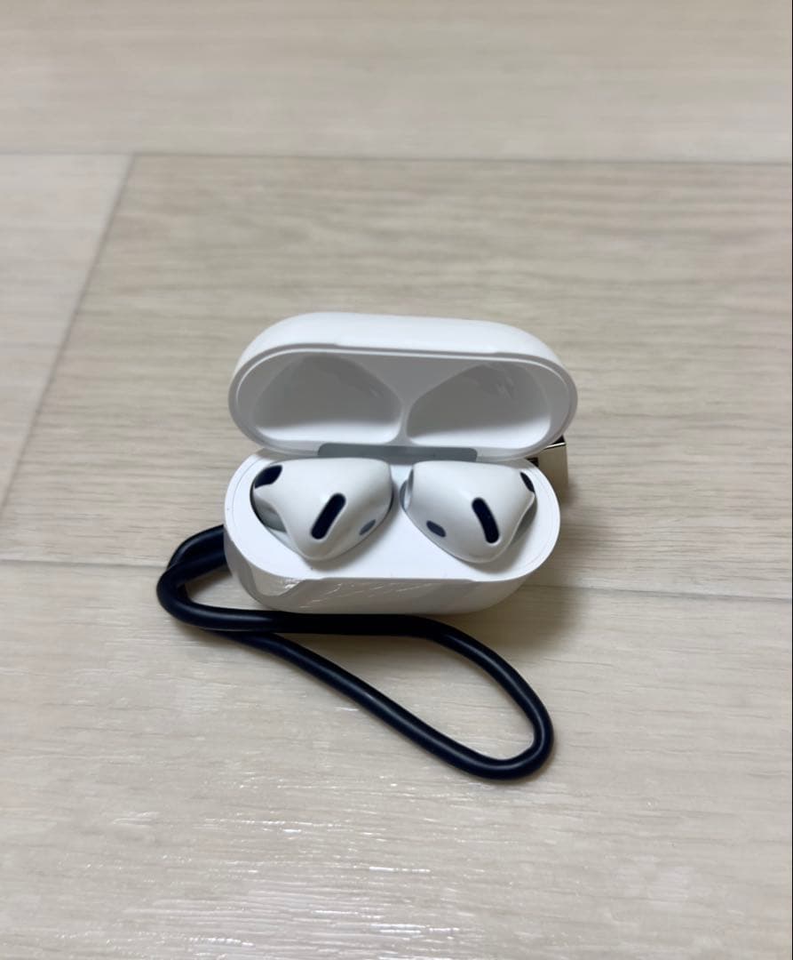 AirPods 4 本体 ホワイト 充電ケース付き