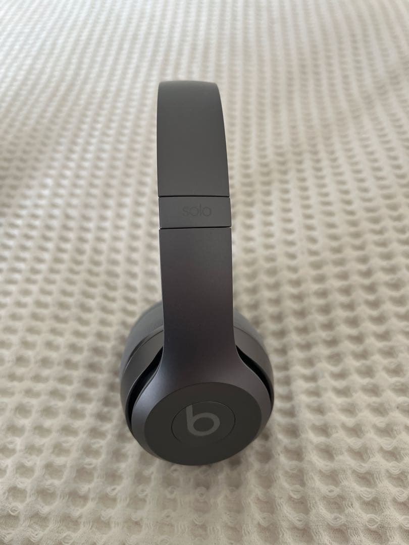 ほぼ未使用 Beats Solo2 ヘッドホン グレー ケース付き 有線
