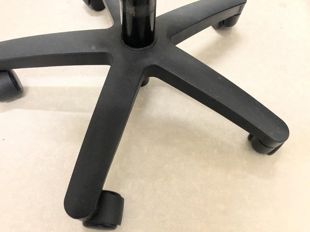 中古美品　Ayur Chair(アーユルチェアー)オクトパス レッド