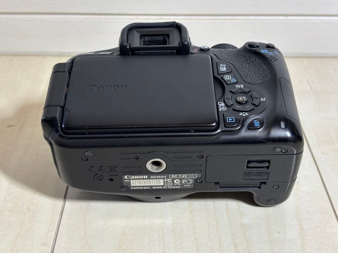 Canon EOS Kiss X5 デジタル一眼レフカメラ 動作OK