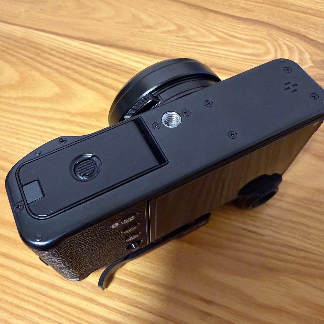 美品　FUJIFILM X100ⅵ コンデジ　ブラック　おまけ多数
