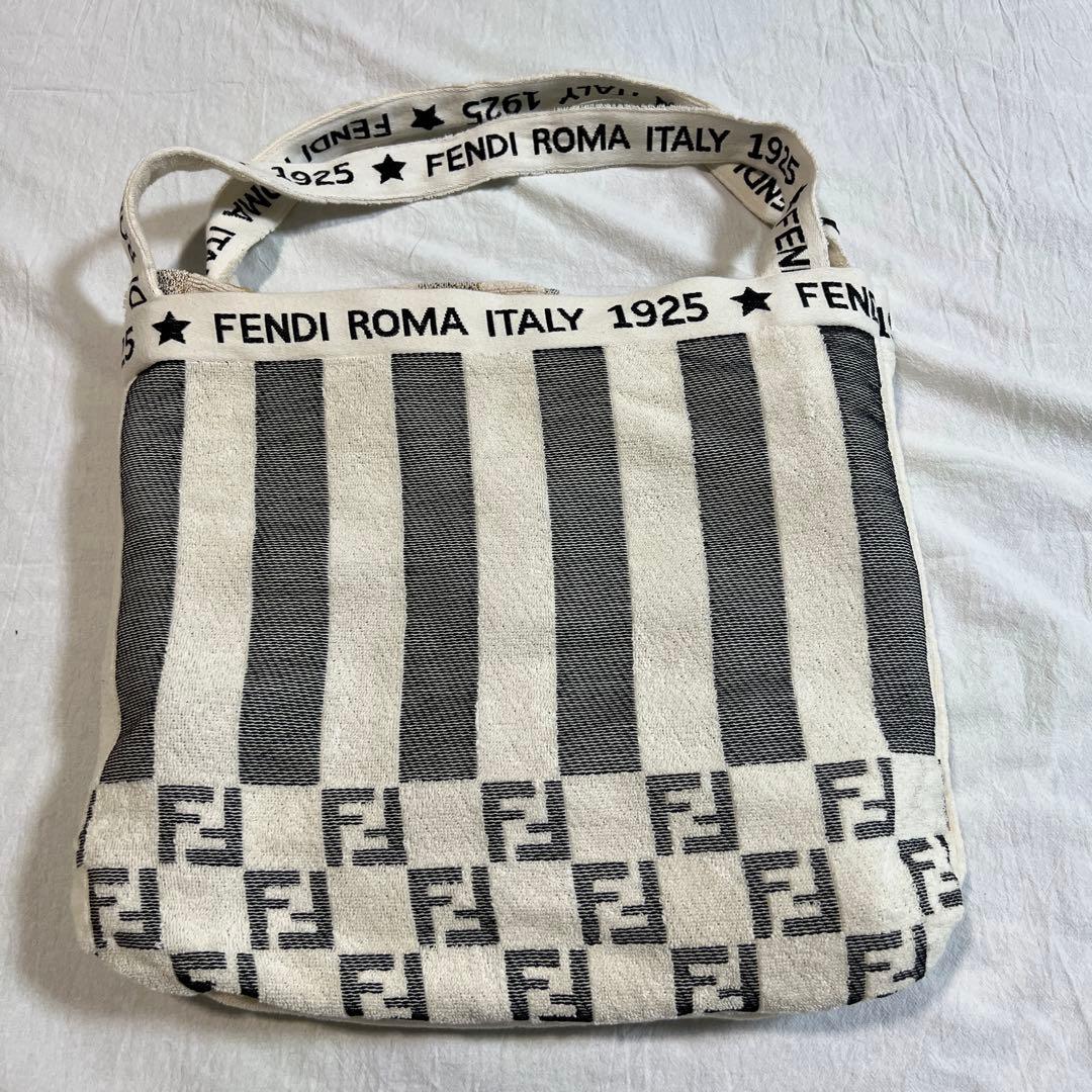 フェンディ　FENDI　ビーチタオル　BEACH TOWEL【中古品】
