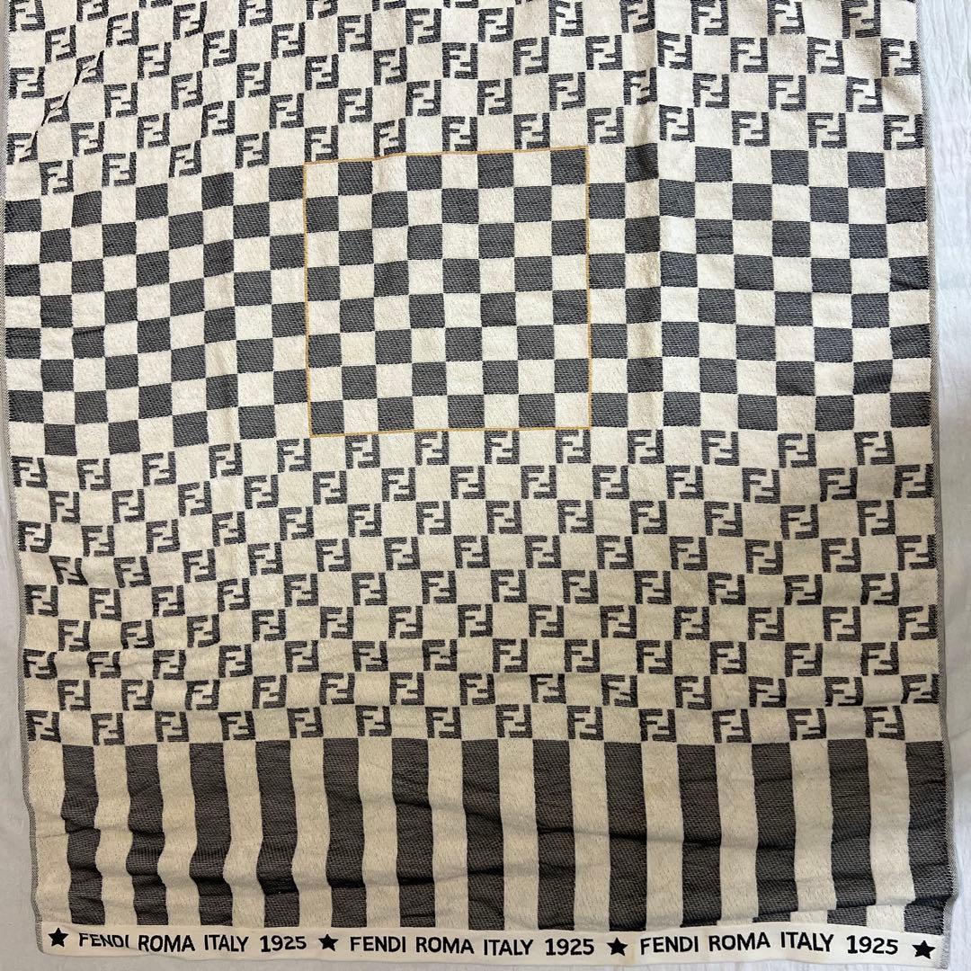 フェンディ　FENDI　ビーチタオル　BEACH TOWEL【中古品】