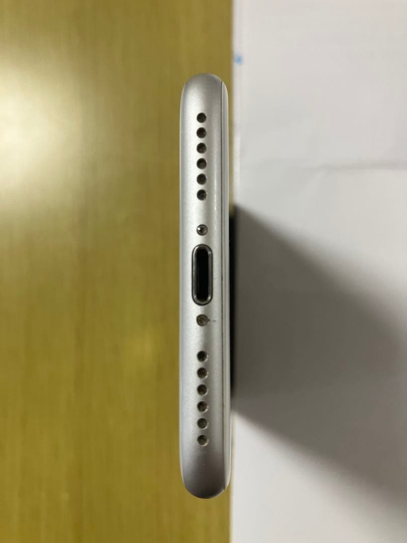 iPhone8 ホワイト　64GB SIMロック解除