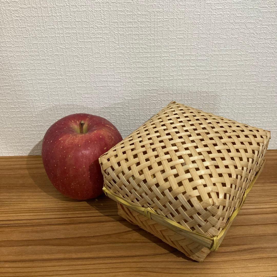ベトナム産手作りの竹かご　大、小5こセット