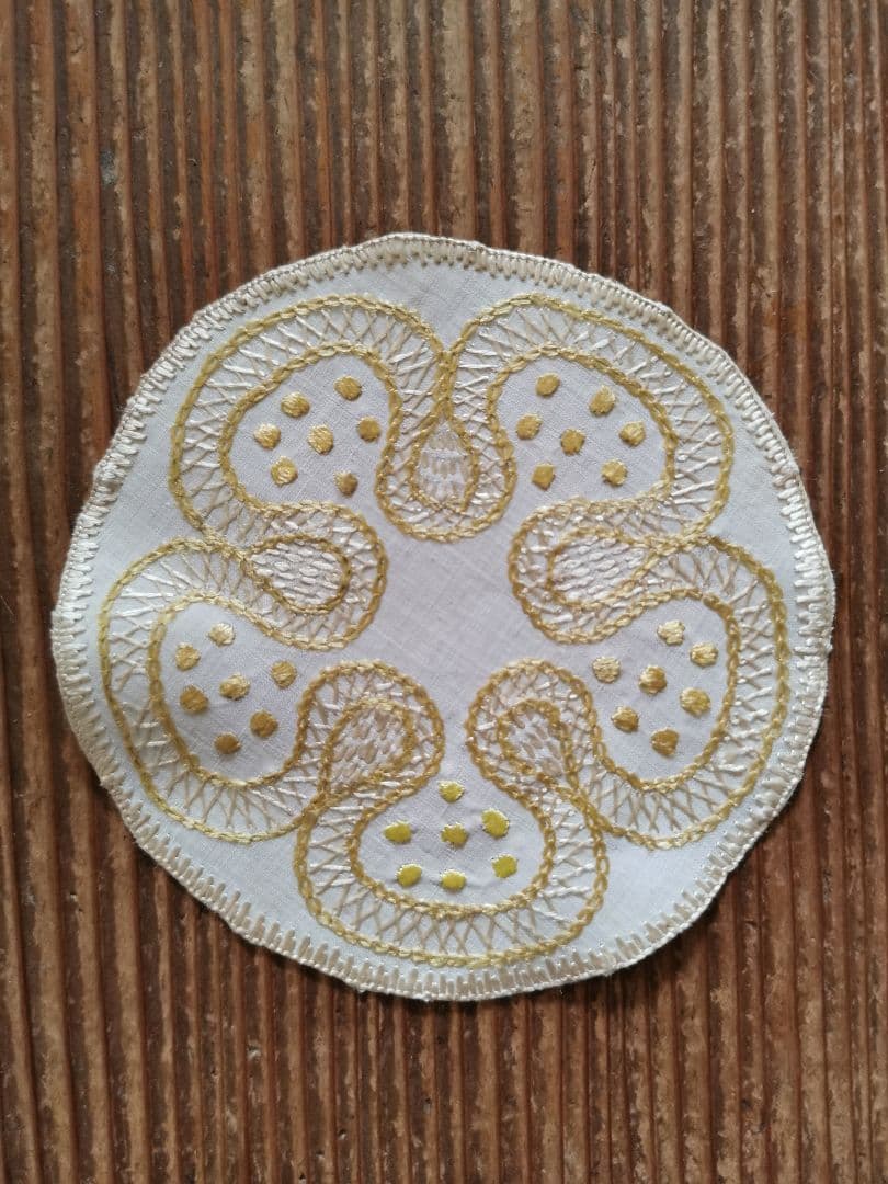 アンティーク ソサイエティシルク刺繍ドイリー上質リネン 5枚花弁 山吹色&檸檬