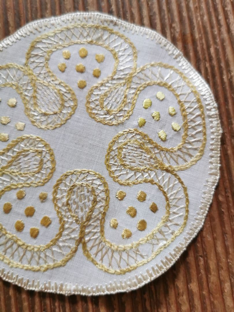 アンティーク ソサイエティシルク刺繍ドイリー上質リネン 5枚花弁 山吹色&檸檬