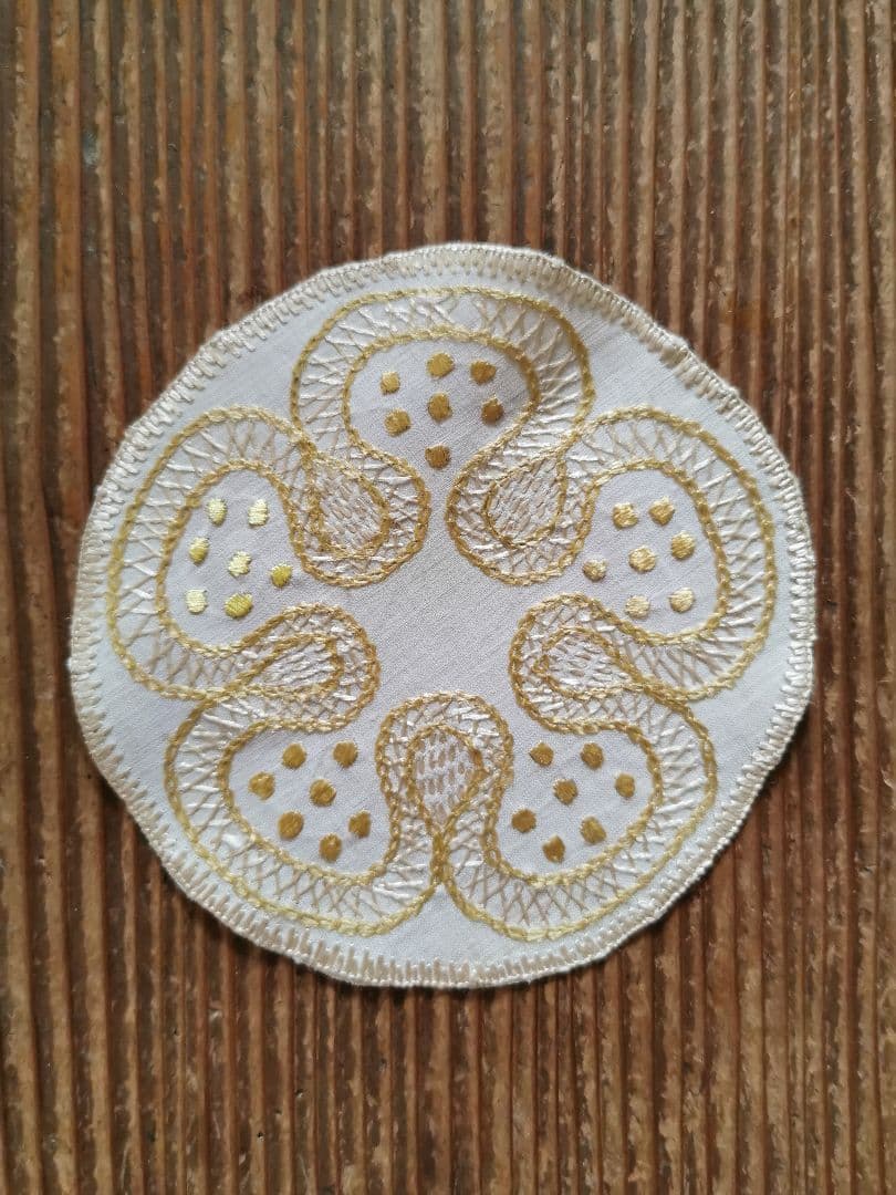 アンティーク ソサイエティシルク刺繍ドイリー上質リネン 5枚花弁 山吹色&檸檬