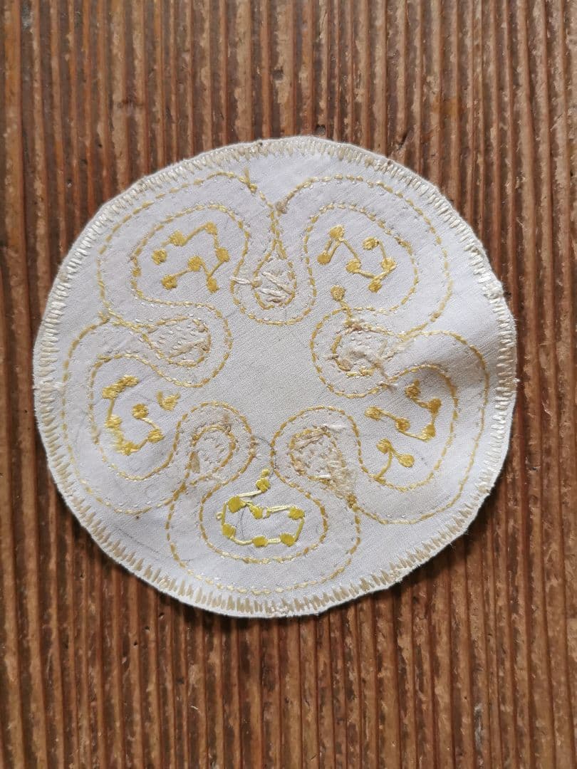 アンティーク ソサイエティシルク刺繍ドイリー上質リネン 5枚花弁 山吹色&檸檬