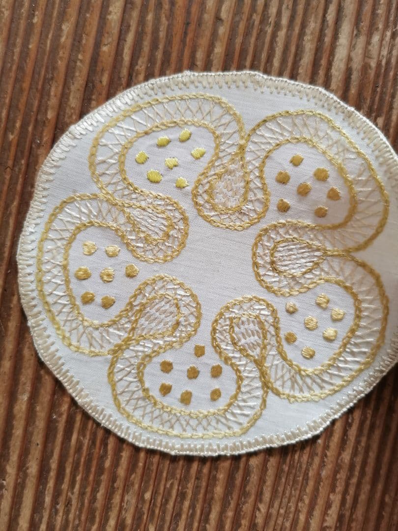 アンティーク ソサイエティシルク刺繍ドイリー上質リネン 5枚花弁 山吹色&檸檬
