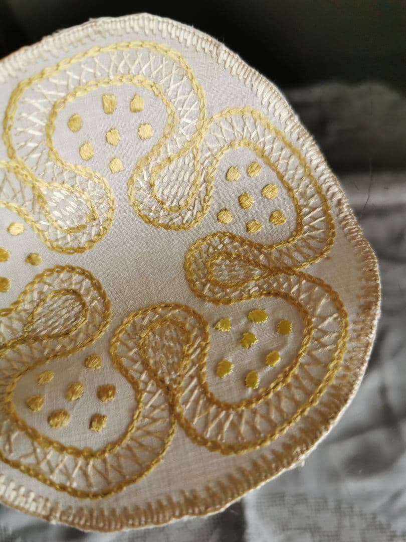 アンティーク ソサイエティシルク刺繍ドイリー上質リネン 5枚花弁 山吹色&檸檬