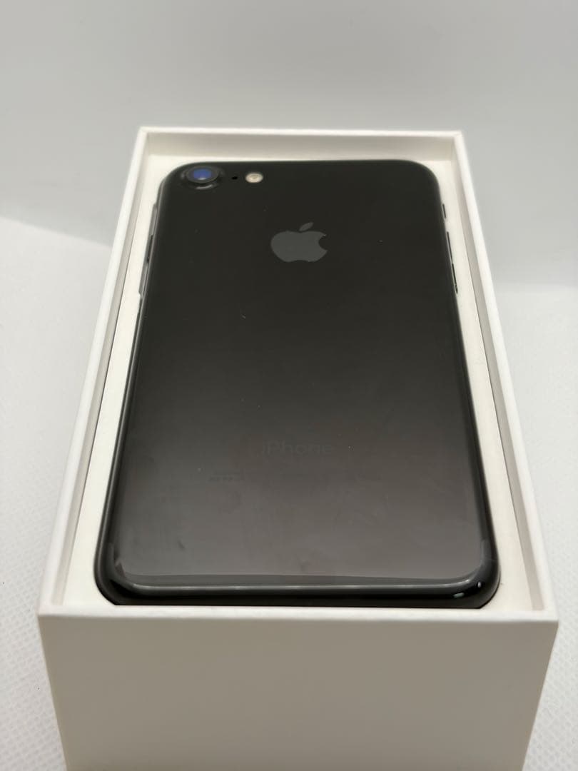 美品 Apple iPhone 7 32GB ジェットブラック A1779