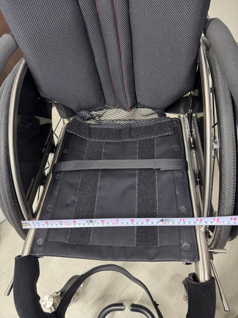 美品　TIG（ティグ）社製 Cloight（クライト）自走式車椅子　チタン8kg