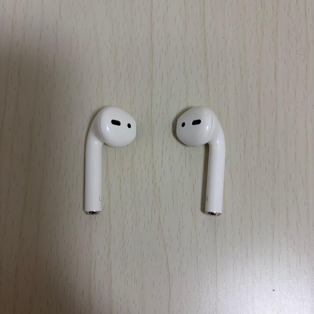 【動作確認済】純正品 AirPods 第2世代 （充電ケースランプ内側タイプ）