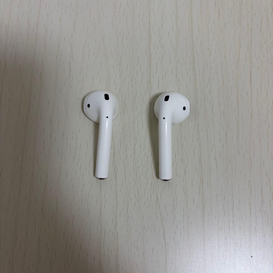 【動作確認済】純正品 AirPods 第2世代 （充電ケースランプ内側タイプ）