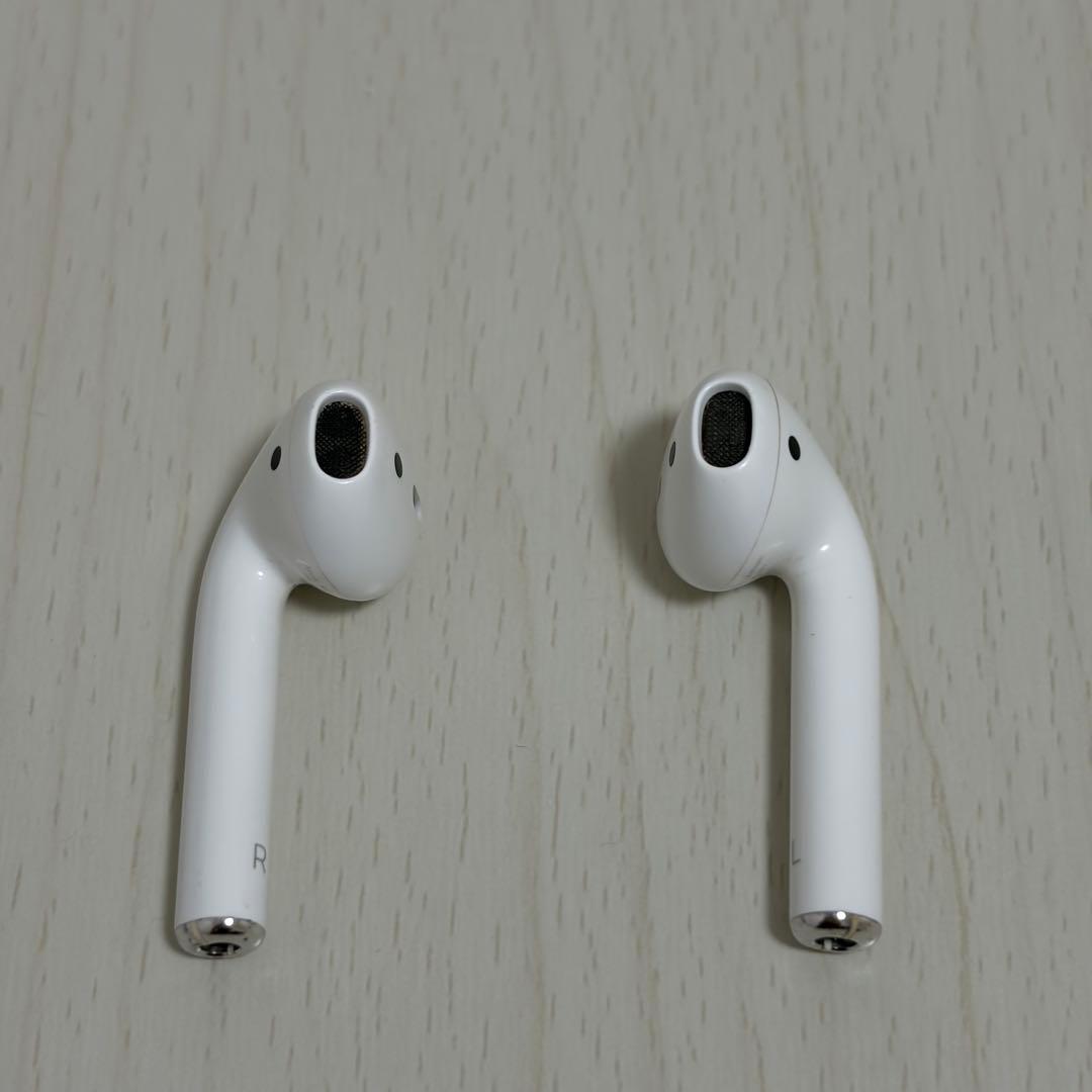 【動作確認済】純正品 AirPods 第2世代 （充電ケースランプ内側タイプ）