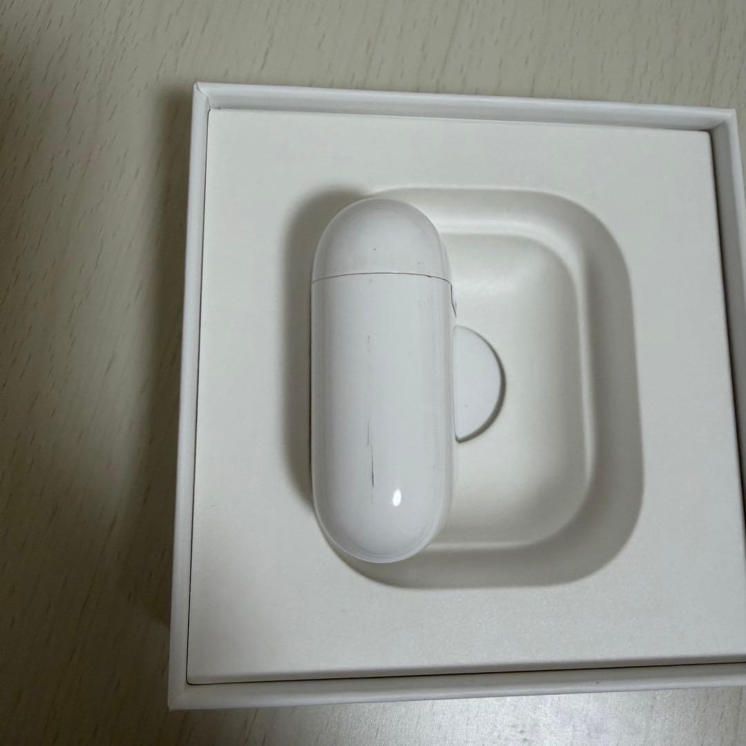 【動作確認済】純正品 AirPods 第2世代 （充電ケースランプ内側タイプ）