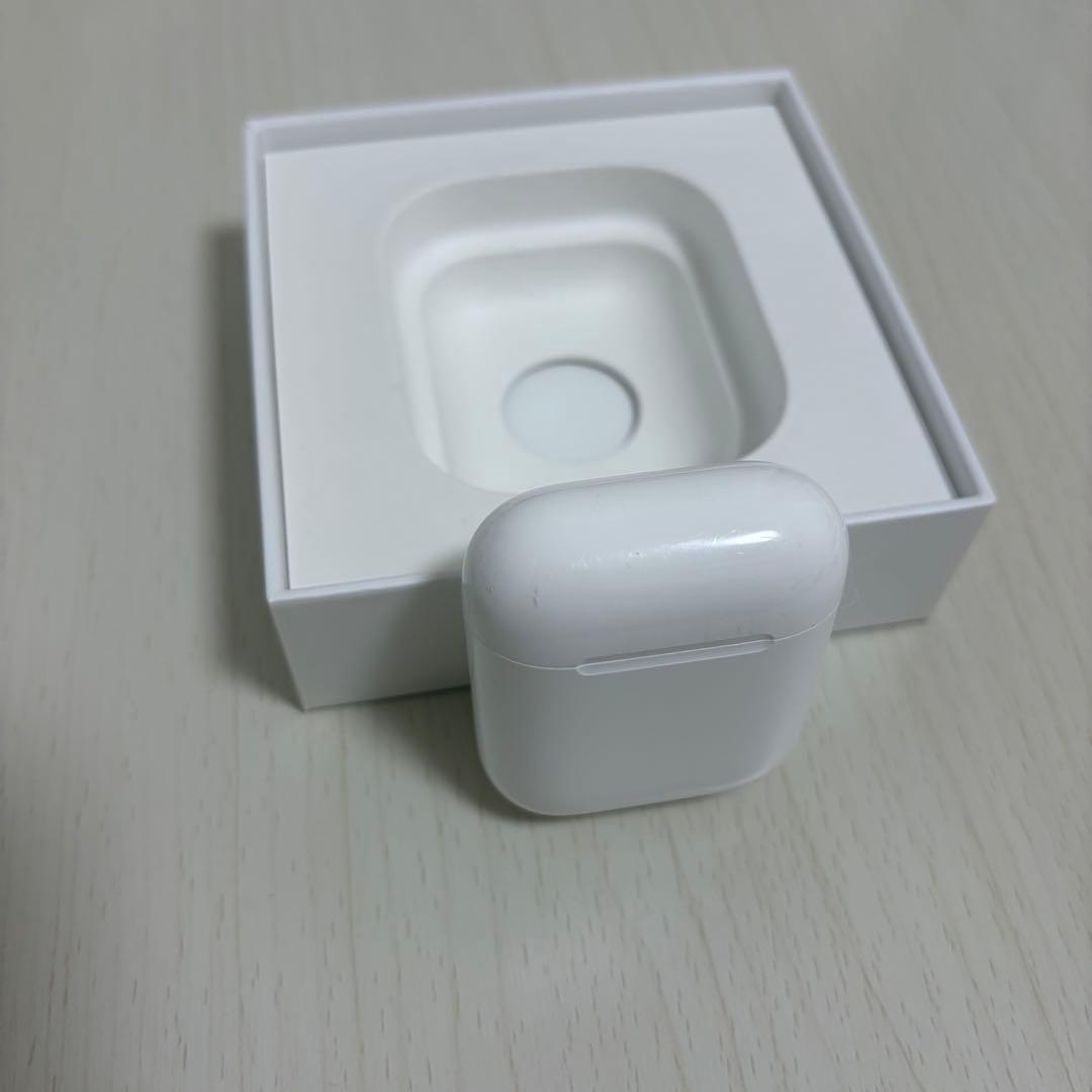【動作確認済】純正品 AirPods 第2世代 （充電ケースランプ内側タイプ）