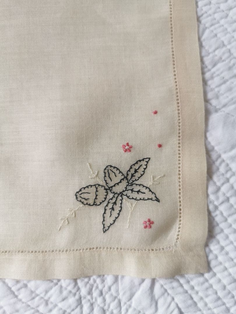 アンティーク ドングリ小花刺繍 極細糸ファインリネンクロス ヘムステッチハンカチ