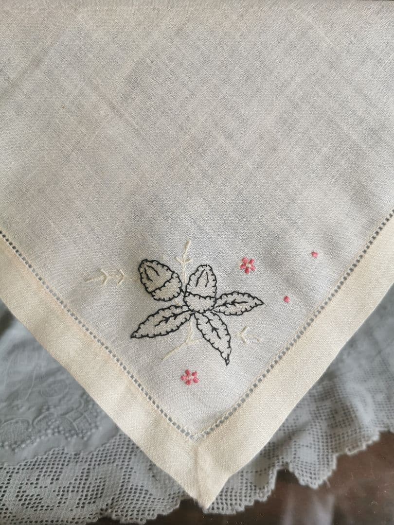 アンティーク ドングリ小花刺繍 極細糸ファインリネンクロス ヘムステッチハンカチ