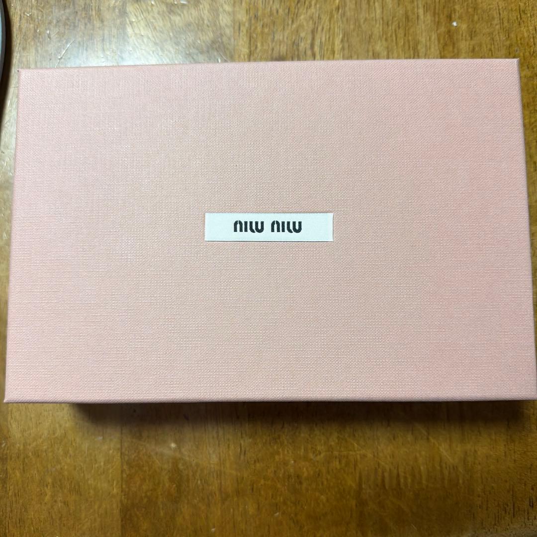 miu miu iPhone15proケース ストラップ付き
