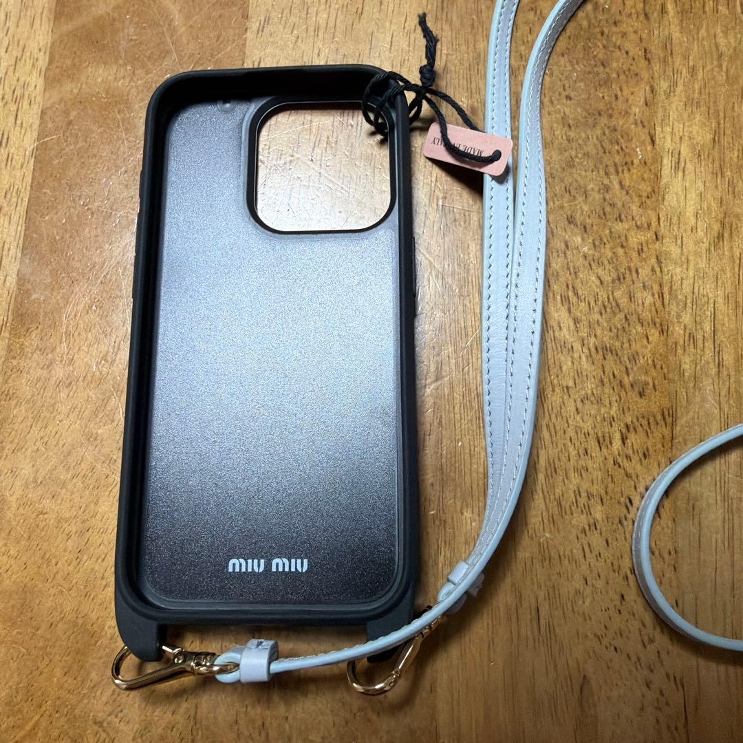 miu miu iPhone15proケース ストラップ付き