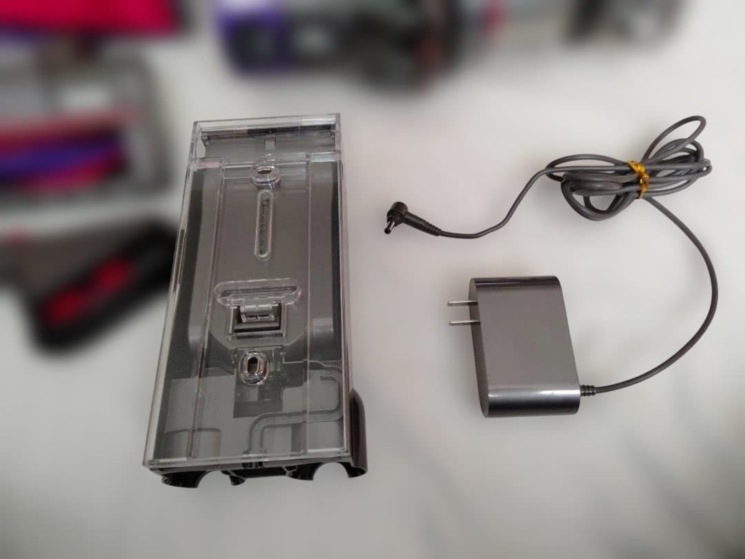 ダイソン SV12 ［ジャンク品］　本体アタッチメントセット　1点