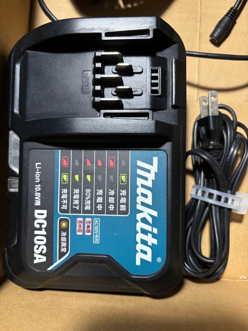 Makita DC10SA 充電器とファンセット　純正バッテリー2個付き