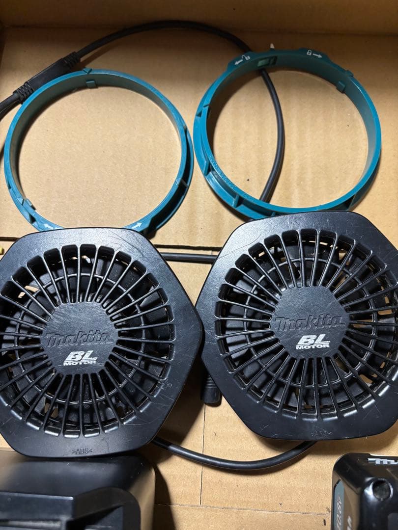 Makita DC10SA 充電器とファンセット　純正バッテリー2個付き