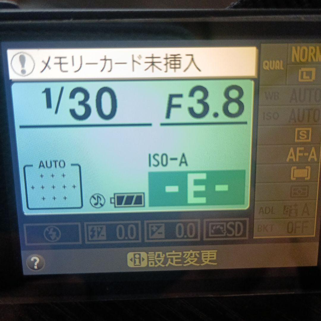 Nikon D5100 デジタル一眼レフカメラ純正レンズ、チャージャー付