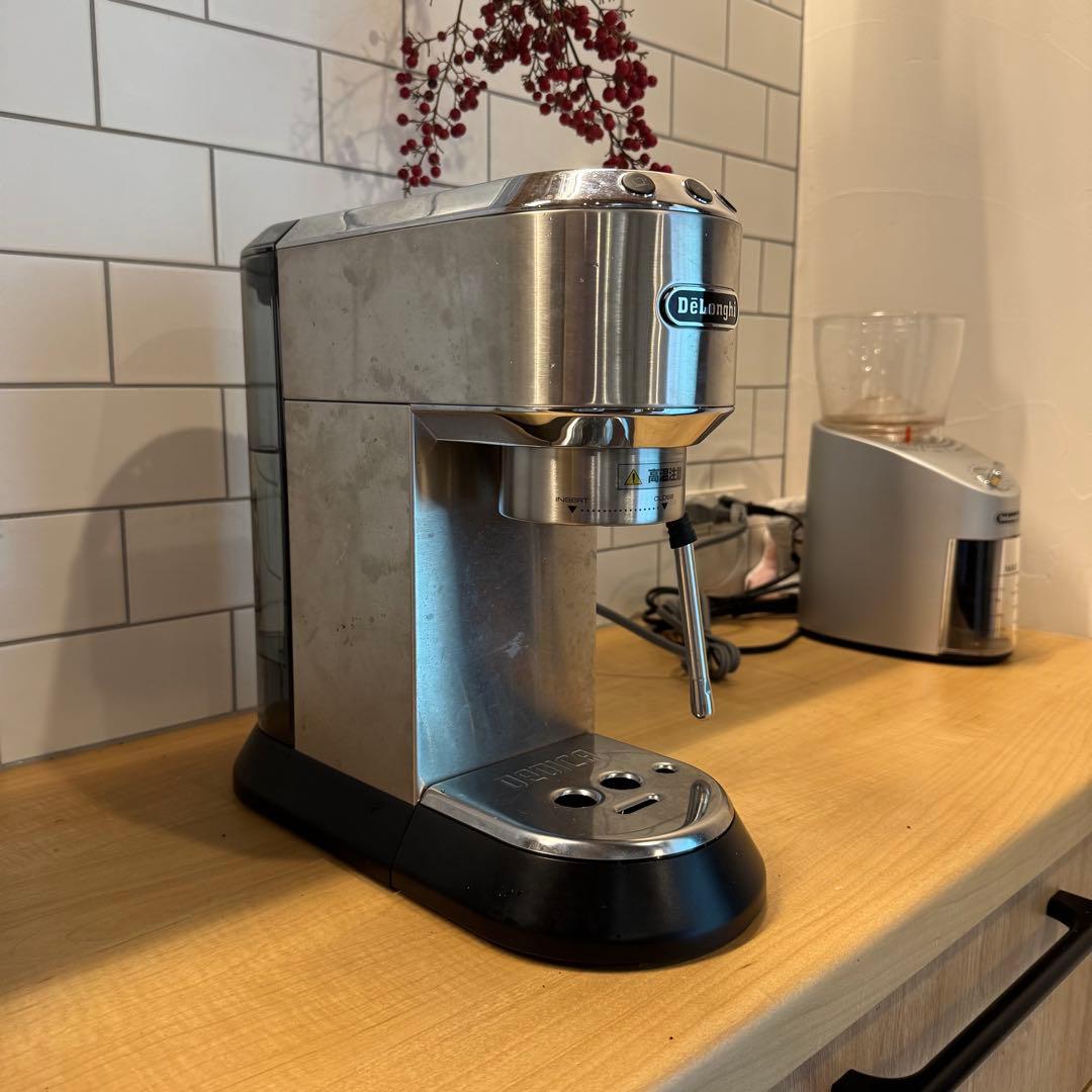 DeLonghi エスプレッソマシン シルバー