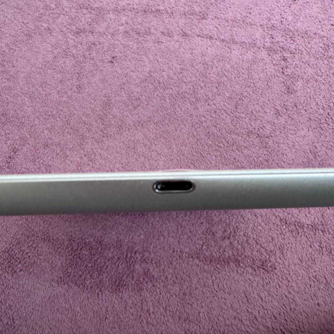 iPad Bluetoothキーボード付きアイパッド　ホワイト シルバー