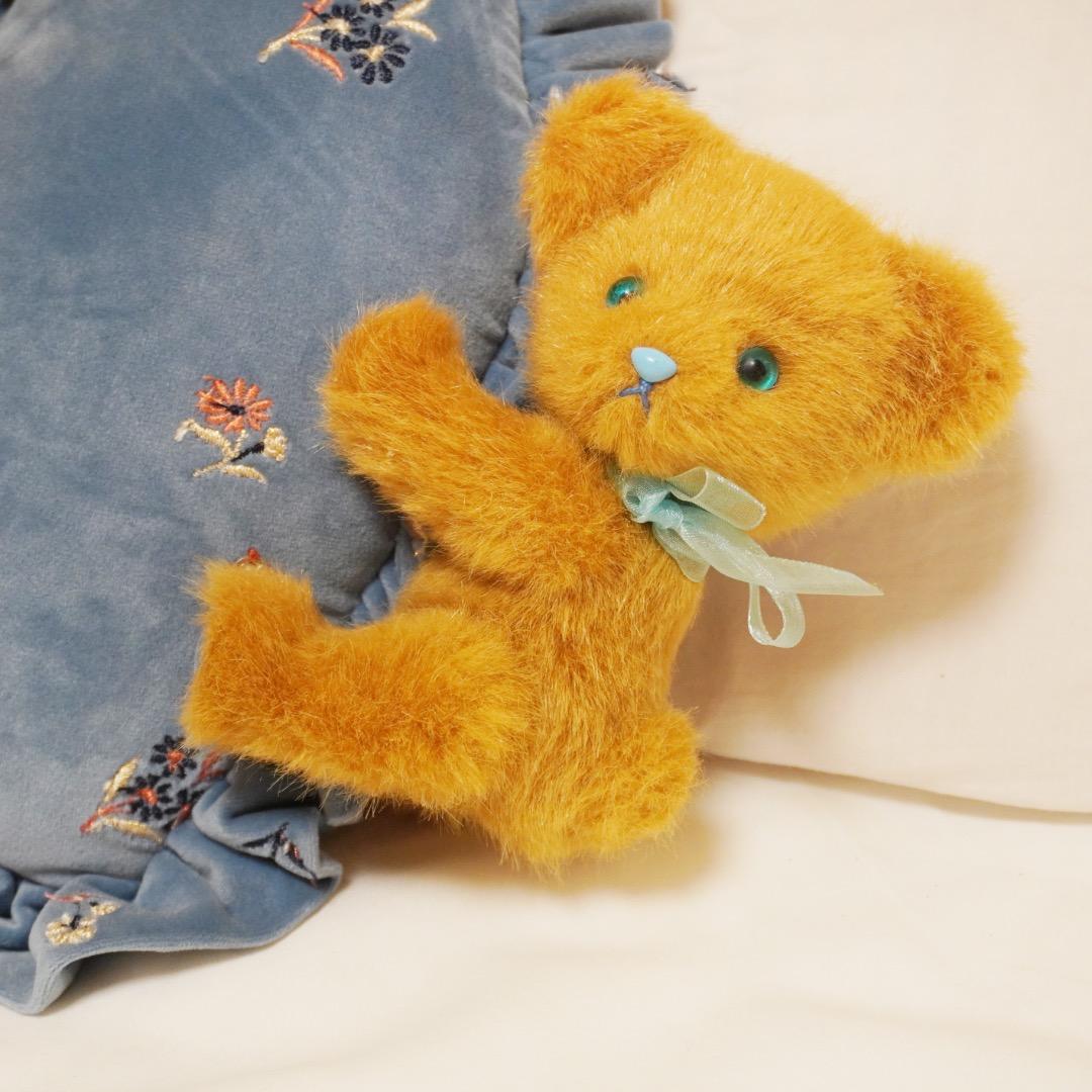 Zaza Bear ハートクッション付きテディベア
