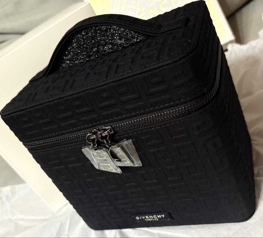 GIVENCHY バニティ　化粧ポーチ　新品未使用