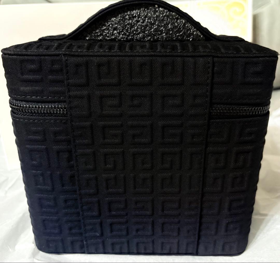 GIVENCHY バニティ　化粧ポーチ　新品未使用