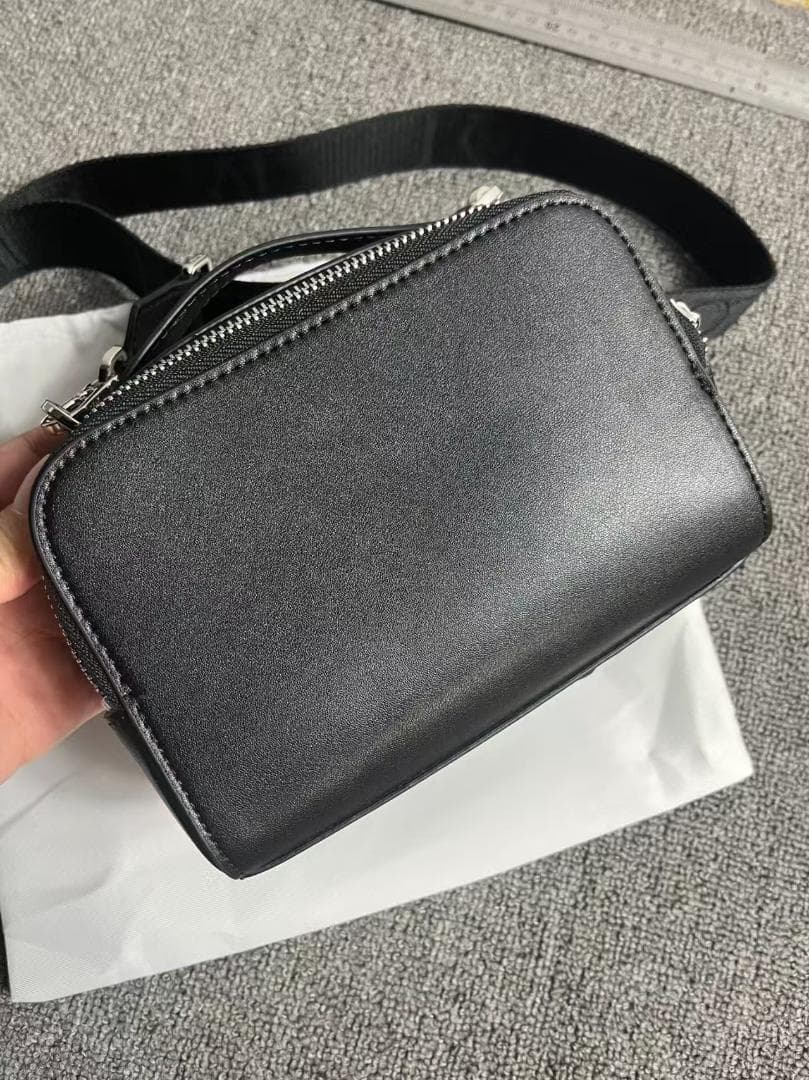 未使用 ブラック メッセンジャーバッグ 美品