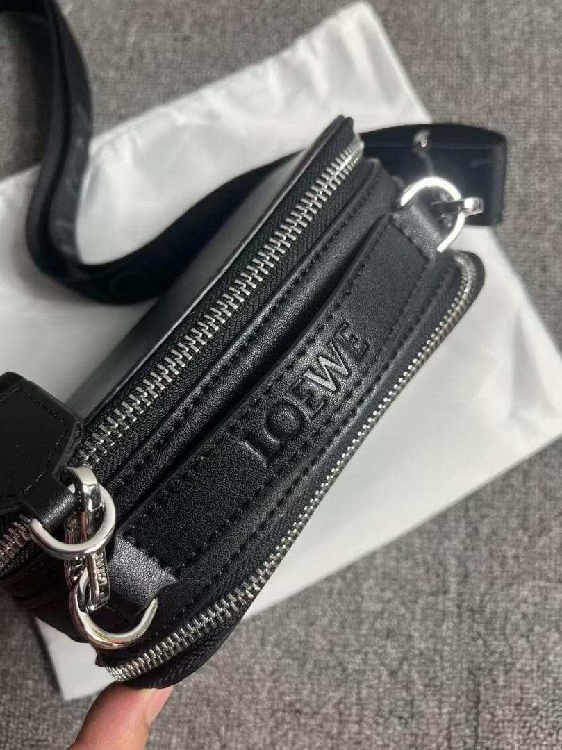 未使用 ブラック メッセンジャーバッグ 美品