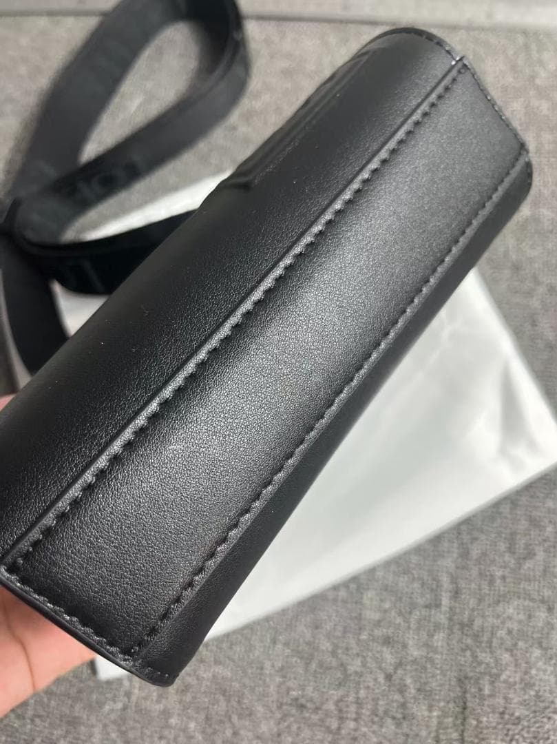 未使用 ブラック メッセンジャーバッグ 美品
