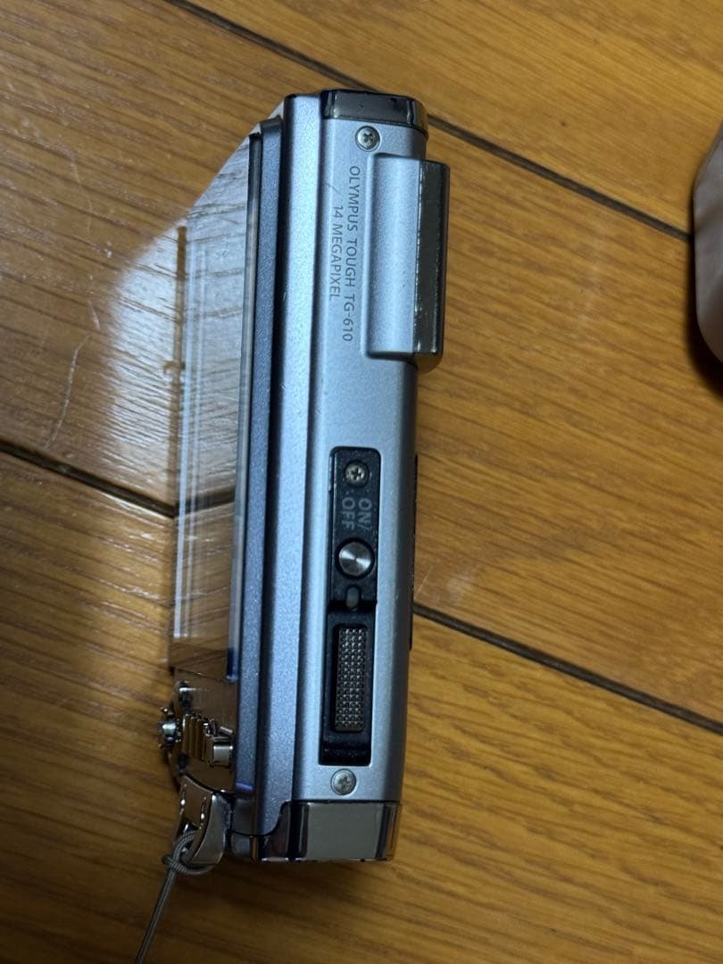 OLYMPUS Tough TG-610デジタルカメラ 本体と付属品